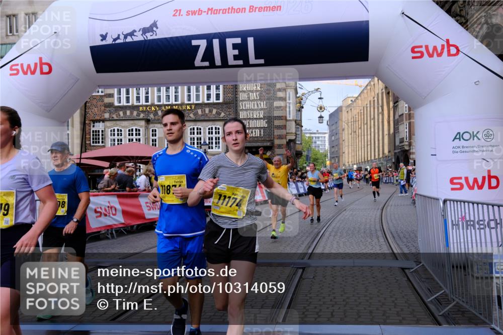 13.09.2026 - 21. swb-Marathon Bremen Tim E. http://msf.ph/oto/10314059 13.09.2026 10:54:59 Ziel 10410, 10589, 10608, 10704, 11039, 11040, 11174, 11389, 11569, 11874, 12038, 12519, 12800, 13526 meine-sportfotos.de
