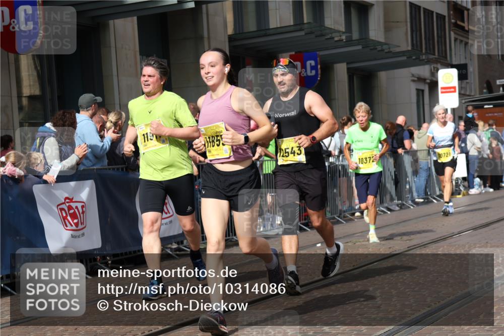 13.09.2026 - 21. swb-Marathon Bremen Strokosch-Dieckow http://msf.ph/oto/10314086 13.09.2026 10:56:26 Ziel 10240, 10356, 10372, 10486, 10540, 10610, 10721, 10771, 10824, 10888, 10936, 11064, 11069, 11079, 11349, 11407, 11474, 11601, 11872, 11911, 11996, 12284, 12434, 12543, 10184, 10211, 10246, 10322, 10356, 10365, 10443, 10670, 10675, 10699, 10844, 10949, 10957, 10960, 11219, 11256, 11280, 11317, 11570, 11693, 11782, 11795, 11844, 11855, 11871, 12452, 12476 meine-sportfotos.de