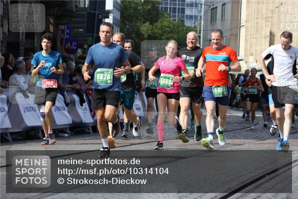 13.09.2026 - 21. swb-Marathon Bremen Strokosch-Dieckow http://msf.ph/oto/10314104 13.09.2026 13:24:23 Ziel 102, 342, 776, 909, 1199, 2210, 2370, 2517, 2967, 3044, 3372, 5012, 5104, 5146, 5208, 5257, 5397, 5481, 5623, 6105, 6772, 7059, 7094, 7105, 7357, 7761, 8051, 8052, 8082, 8179, 9087, 10059, 13007, 13197, 13219, 789, 790, 1582, 3375, 3524, 3994, 5572, 5668, 5669, 5953, 6080, 7568, 8310, 8636, 8784, 8881, 9264, 9573, 9676, 10069, 10071, 10097 meine-sportfotos.de