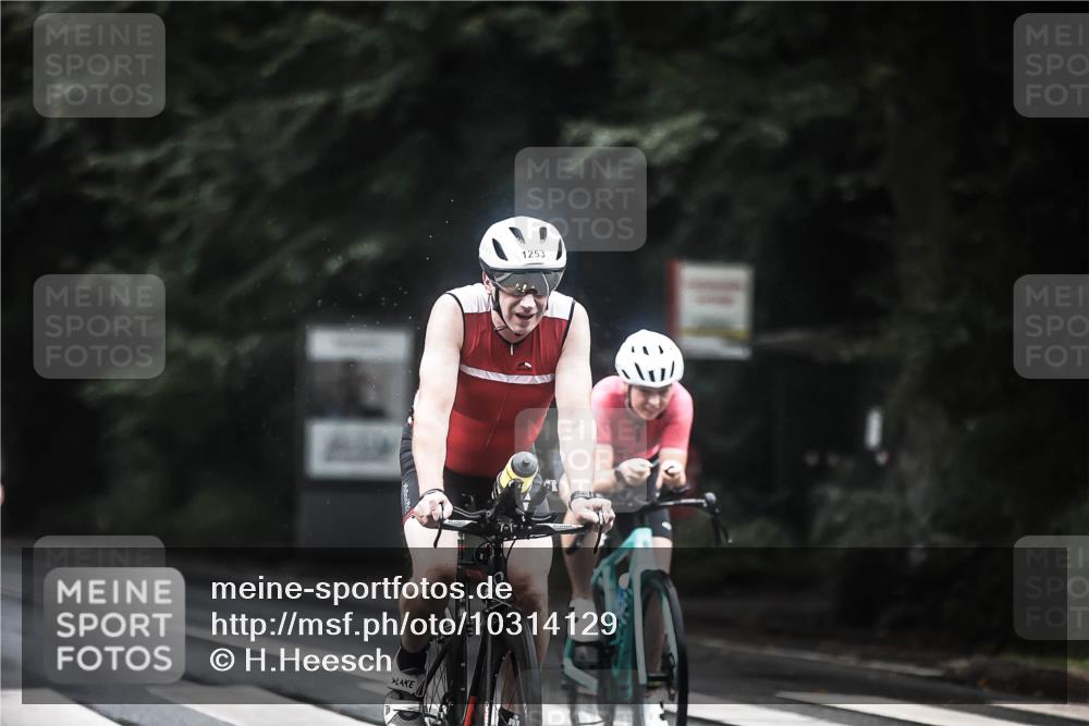 13.09.2026 - Stadtparktriathlon H.Heesch http://msf.ph/oto/10314129 13.09.2026 12:56:36 Radfahren 1123, 1156, 1164, 1202, 1208, 1253, 1271, 1389, 1427 meine-sportfotos.de