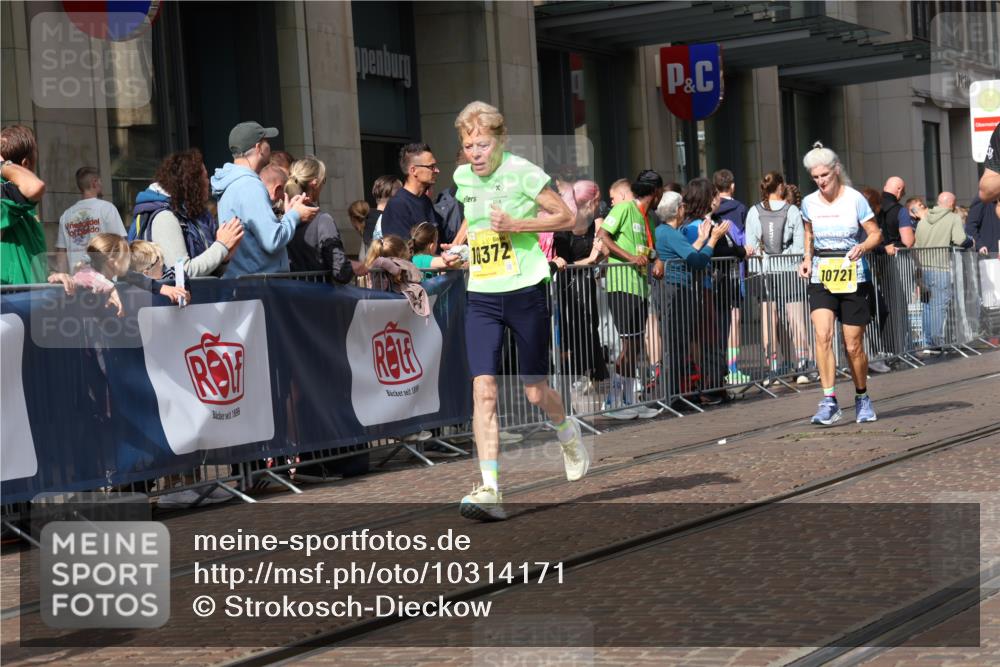 13.09.2026 - 21. swb-Marathon Bremen Strokosch-Dieckow http://msf.ph/oto/10314171 13.09.2026 10:56:28 Ziel 10240, 10372, 10486, 10540, 10610, 10721, 10771, 10824, 10888, 10936, 11000, 11064, 11069, 11079, 11328, 11349, 11407, 11474, 11601, 11872, 11911, 11946, 11996, 12284, 12434, 12543, 10184, 10211, 10246, 10322, 10356, 10365, 10443, 10670, 10675, 10699, 10844, 10949, 10957, 10960, 11069, 11219, 11256, 11280, 11317, 11407, 11570, 11693, 11782, 11795, 11844, 11855, 11871, 12452, 12476, 12543 meine-sportfotos.de