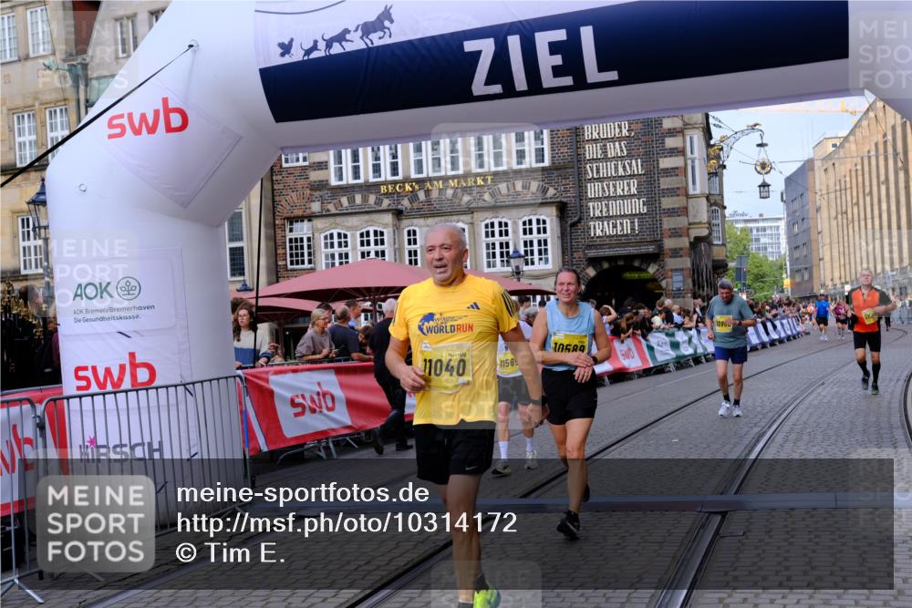 13.09.2026 - 21. swb-Marathon Bremen Tim E. http://msf.ph/oto/10314172 13.09.2026 10:55:01 Ziel 10589, 10608, 10704, 11040, 11174, 11389, 11569, 11874, 12038, 12519, 12800, 13526 meine-sportfotos.de
