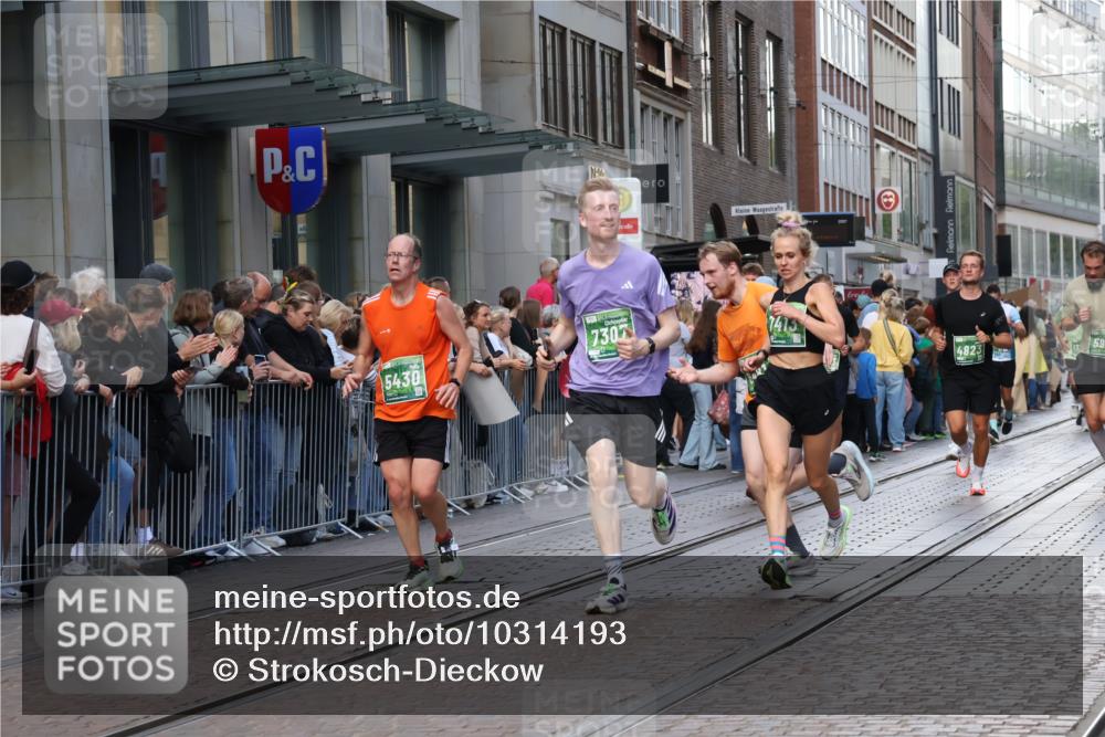 13.09.2026 - 21. swb-Marathon Bremen Strokosch-Dieckow http://msf.ph/oto/10314193 13.09.2026 13:15:39 Ziel 145, 982, 1955, 2623, 2733, 3119, 3134, 3149, 3422, 3689, 3836, 3991, 4128, 4823, 5430, 5474, 5588, 5913, 6481, 7307, 7413, 8487, 9122, 9278, 13149, 13158, 13249, 1033, 1445, 3346, 3536, 4212, 4573, 4646, 4653, 4663, 5533, 6011, 6162, 6515, 6526, 7203, 7291, 7346, 7717, 7992, 8086, 8254, 8255, 9029, 9391, 9475, 9777 meine-sportfotos.de