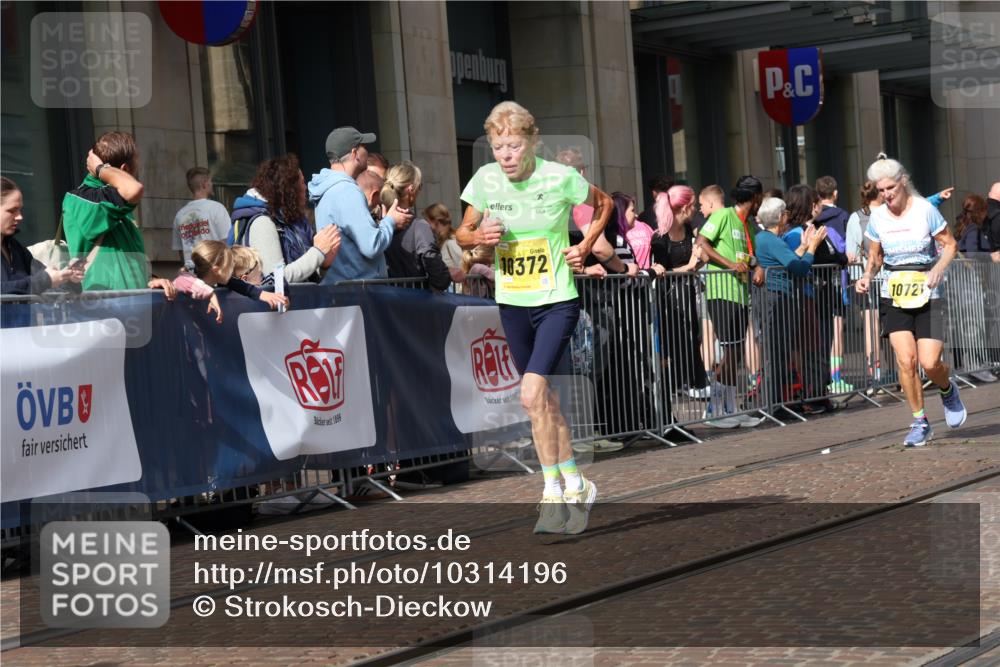 13.09.2026 - 21. swb-Marathon Bremen Strokosch-Dieckow http://msf.ph/oto/10314196 13.09.2026 10:56:28 Ziel 10240, 10372, 10486, 10540, 10610, 10721, 10771, 10824, 10888, 10936, 11000, 11064, 11069, 11079, 11328, 11349, 11407, 11474, 11601, 11872, 11911, 11946, 11996, 12284, 12434, 12543, 10184, 10211, 10246, 10322, 10356, 10365, 10443, 10670, 10675, 10699, 10844, 10949, 10957, 10960, 11069, 11219, 11256, 11280, 11317, 11407, 11570, 11693, 11782, 11795, 11844, 11855, 11871, 12452, 12476, 12543 meine-sportfotos.de