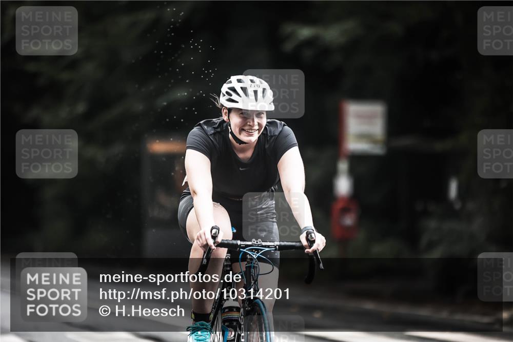 13.09.2026 - Stadtparktriathlon H.Heesch http://msf.ph/oto/10314201 13.09.2026 11:49:21 Radfahren 732, 770, 879 meine-sportfotos.de