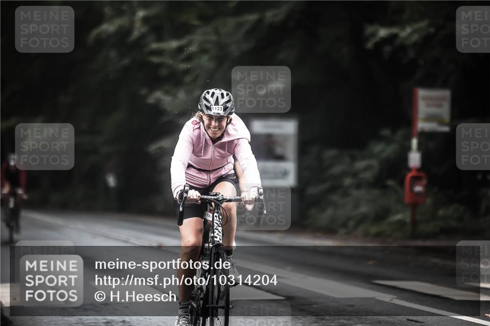 13.09.2026 - Stadtparktriathlon H.Heesch http://msf.ph/oto/10314204 13.09.2026 12:56:40 Radfahren 1105, 1123, 1156, 1176, 1241, 1253, 1271, 1389, 1427 meine-sportfotos.de