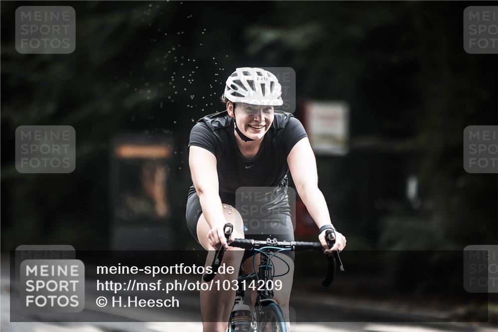 13.09.2026 - Stadtparktriathlon H.Heesch http://msf.ph/oto/10314209 13.09.2026 11:49:22 Radfahren 732, 770, 879 meine-sportfotos.de