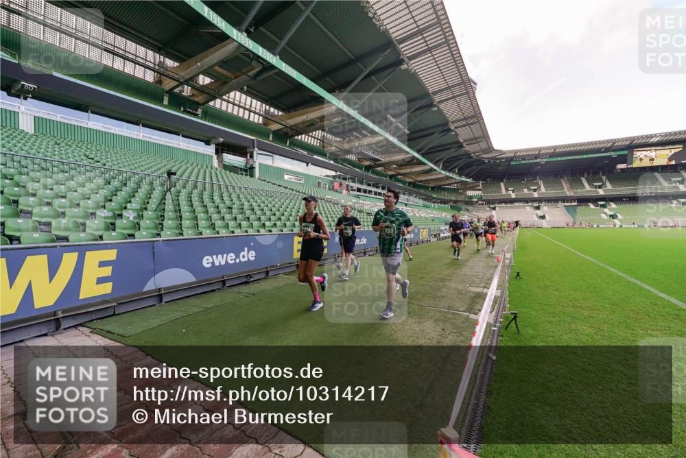 13.09.2026 - 21. swb-Marathon Bremen Michael Burmester http://msf.ph/oto/10314217 13.09.2026 13:09:35 Laufen im Stadion 164, 383, 391, 448, 532, 549, 551, 563, 625, 813, 869, 884, 898, 1025, 1072, 1124, 1150, 1180, 1289, 1398, 1559, 1688, 1855, 1867, 1880, 1899, 2041, 2208, 2229, 2232, 2243, 2268, 2380, 2413, 2429, 2441, 2467, 2471, 2525, 2530, 2553, 2573, 2594, 2635, 2692, 2714, 2717, 2727, 2785, 2823, 2841, 2897, 2920, 2930, 2931, 2941, 3032, 3063, 3086, 3122, 3291, 3316, 3327, 3333, 3398, 3437, 3707, 3769, 3857, 109 meine-sportfotos.de
