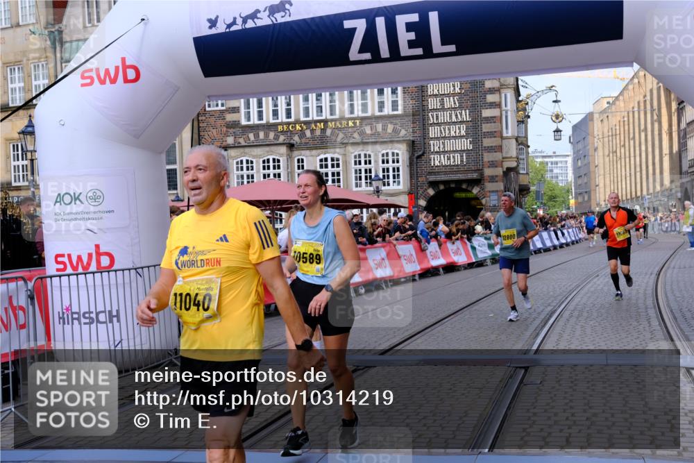 13.09.2026 - 21. swb-Marathon Bremen Tim E. http://msf.ph/oto/10314219 13.09.2026 10:55:02 Ziel 10589, 10608, 10704, 11040, 11174, 11389, 11569, 11874, 12038, 12519, 12800, 13526, 13592 meine-sportfotos.de