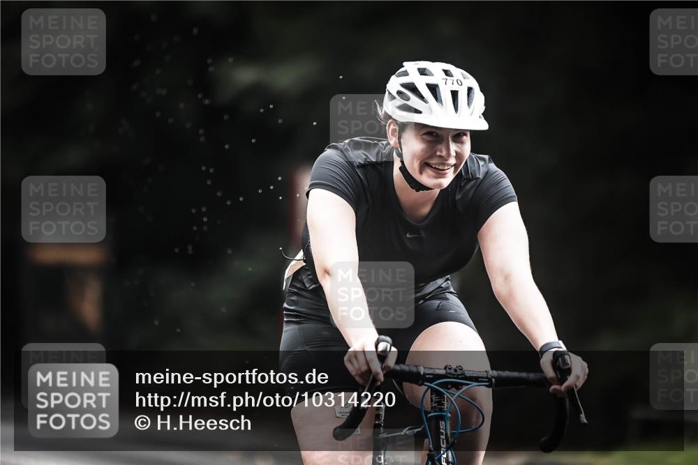 13.09.2026 - Stadtparktriathlon H.Heesch http://msf.ph/oto/10314220 13.09.2026 11:49:22 Radfahren 732, 770, 879 meine-sportfotos.de