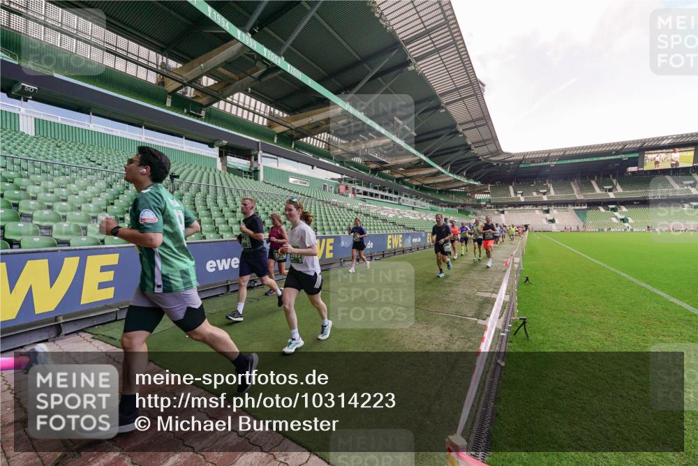 13.09.2026 - 21. swb-Marathon Bremen Michael Burmester http://msf.ph/oto/10314223 13.09.2026 13:09:36 Laufen im Stadion 164, 383, 391, 448, 532, 549, 563, 625, 813, 869, 884, 898, 1025, 1072, 1124, 1150, 1180, 1289, 1398, 1559, 1688, 1855, 1867, 1880, 1899, 2041, 2202, 2208, 2229, 2232, 2243, 2268, 2380, 2413, 2429, 2441, 2467, 2471, 2525, 2530, 2553, 2573, 2594, 2635, 2692, 2714, 2717, 2727, 2785, 2823, 2841, 2897, 2920, 2930, 2931, 2941, 3032, 3063, 3086, 3089, 3122, 3291, 3316, 3327, 3333, 3398, 3437, 3707, 3769, 3857, 109 meine-sportfotos.de