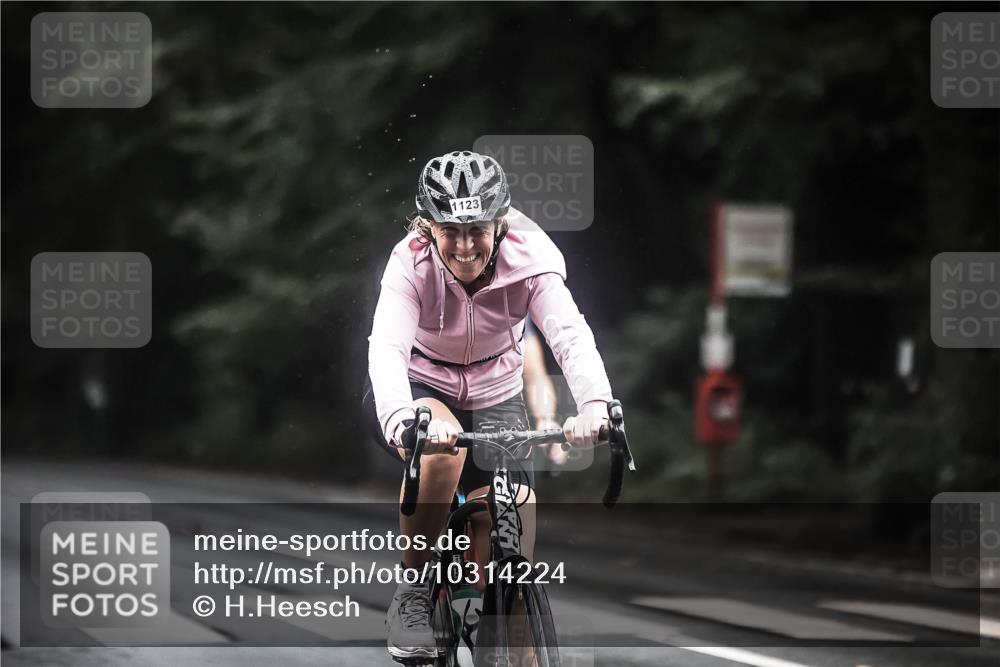 13.09.2026 - Stadtparktriathlon H.Heesch http://msf.ph/oto/10314224 13.09.2026 12:56:40 Radfahren 1105, 1123, 1156, 1176, 1241, 1253, 1271, 1389, 1427 meine-sportfotos.de