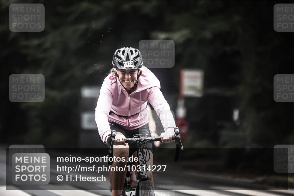 13.09.2026 - Stadtparktriathlon H.Heesch http://msf.ph/oto/10314227 13.09.2026 12:56:40 Radfahren 1105, 1123, 1156, 1176, 1241, 1253, 1271, 1389, 1427 meine-sportfotos.de