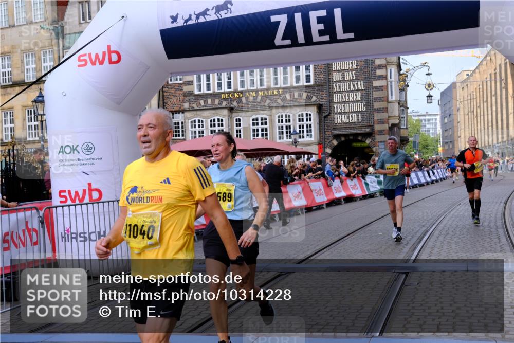 13.09.2026 - 21. swb-Marathon Bremen Tim E. http://msf.ph/oto/10314228 13.09.2026 10:55:02 Ziel 10589, 10608, 10704, 11040, 11174, 11389, 11569, 11874, 12038, 12519, 12800, 13526, 13592 meine-sportfotos.de