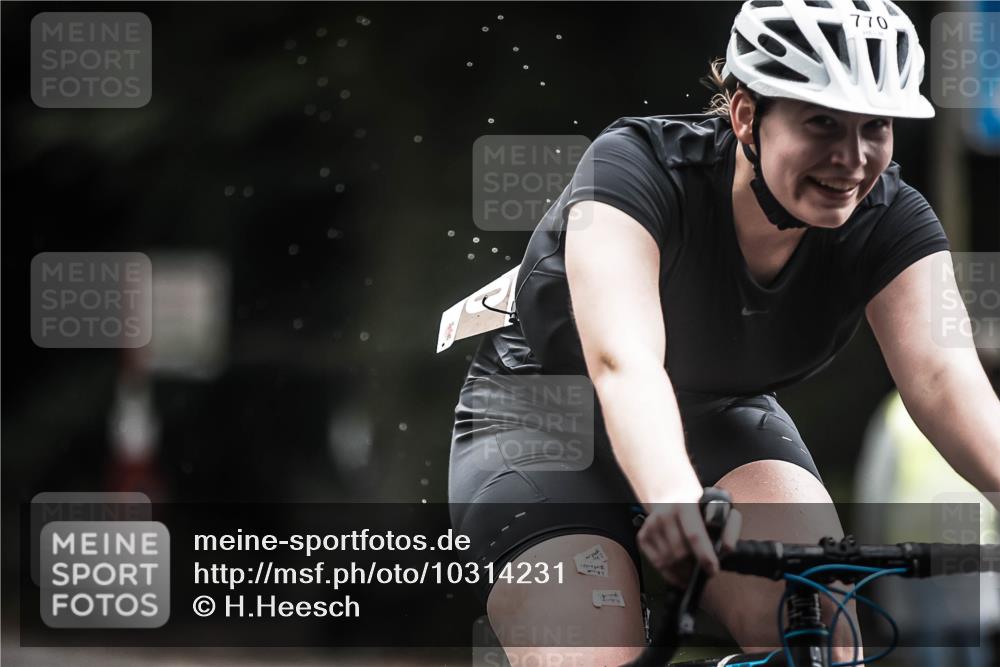 13.09.2026 - Stadtparktriathlon H.Heesch http://msf.ph/oto/10314231 13.09.2026 11:49:22 Radfahren 732, 770, 879 meine-sportfotos.de