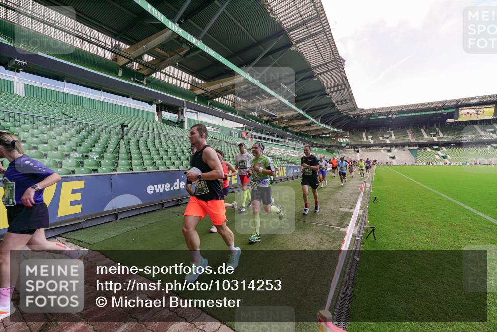 13.09.2026 - 21. swb-Marathon Bremen Michael Burmester http://msf.ph/oto/10314253 13.09.2026 13:09:39 Laufen im Stadion 164, 383, 391, 448, 532, 549, 563, 625, 813, 869, 884, 898, 1025, 1072, 1124, 1150, 1180, 1289, 1398, 1559, 1855, 1867, 1880, 1899, 2041, 2202, 2208, 2229, 2232, 2243, 2268, 2339, 2380, 2413, 2429, 2441, 2467, 2471, 2525, 2530, 2553, 2573, 2594, 2635, 2682, 2692, 2714, 2717, 2727, 2785, 2823, 2841, 2897, 2920, 2930, 2931, 2941, 3032, 3063, 3086, 3089, 3122, 3291, 3316, 3327, 3333, 3398, 3437, 3707, 3769, 3857, 109 meine-sportfotos.de