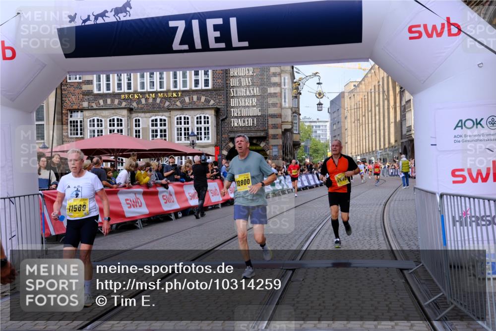 13.09.2026 - 21. swb-Marathon Bremen Tim E. http://msf.ph/oto/10314259 13.09.2026 10:55:04 Ziel 10589, 10608, 10704, 10901, 11040, 11174, 11569, 11874, 11889, 12313, 12519, 12800, 13526, 13592 meine-sportfotos.de