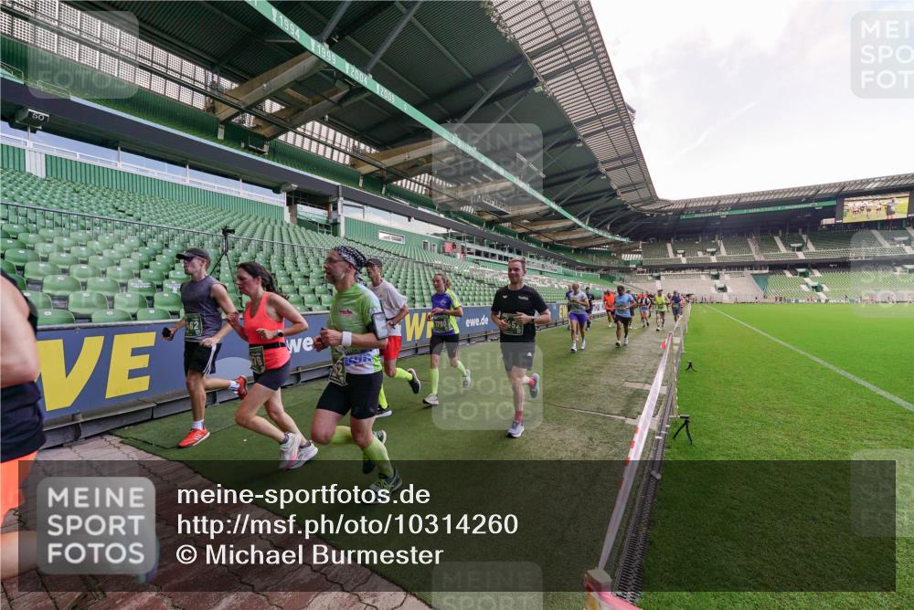 13.09.2026 - 21. swb-Marathon Bremen Michael Burmester http://msf.ph/oto/10314260 13.09.2026 13:09:40 Laufen im Stadion 164, 383, 391, 448, 532, 549, 563, 625, 813, 869, 884, 898, 1025, 1072, 1124, 1150, 1180, 1289, 1398, 1559, 1855, 1867, 1880, 1899, 2041, 2202, 2208, 2229, 2232, 2243, 2268, 2339, 2380, 2413, 2429, 2441, 2467, 2471, 2525, 2530, 2553, 2573, 2594, 2635, 2682, 2692, 2714, 2717, 2727, 2785, 2823, 2841, 2897, 2920, 2930, 2931, 2941, 3032, 3063, 3086, 3089, 3122, 3291, 3316, 3327, 3333, 3398, 3410, 3437, 3707, 3769, 3857, 109 meine-sportfotos.de