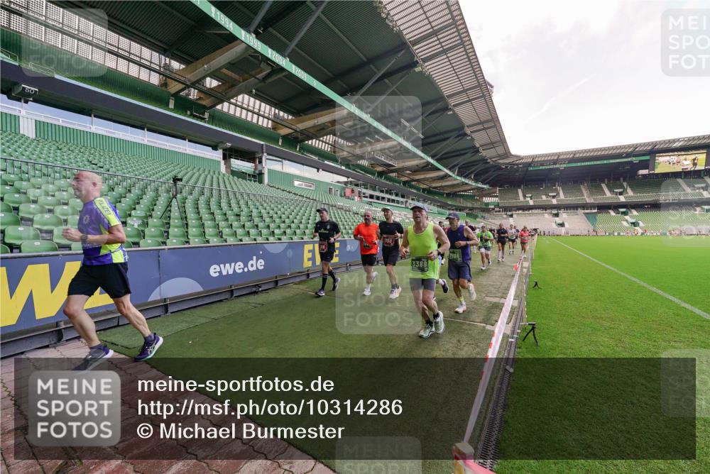 13.09.2026 - 21. swb-Marathon Bremen Michael Burmester http://msf.ph/oto/10314286 13.09.2026 13:09:45 Laufen im Stadion 164, 383, 391, 448, 532, 549, 563, 625, 813, 869, 898, 1025, 1072, 1124, 1150, 1180, 1289, 1398, 1559, 1855, 1867, 1880, 1894, 1899, 2041, 2202, 2208, 2229, 2232, 2243, 2268, 2284, 2339, 2342, 2380, 2413, 2429, 2441, 2467, 2471, 2525, 2530, 2553, 2573, 2594, 2682, 2692, 2714, 2717, 2727, 2785, 2823, 2841, 2897, 2920, 2930, 2931, 2932, 2941, 3032, 3063, 3086, 3089, 3122, 3291, 3316, 3327, 3333, 3370, 3398, 3410, 3437, 3707, 3769, 3857, 109 meine-sportfotos.de