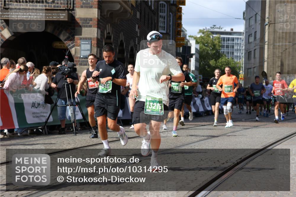 13.09.2026 - 21. swb-Marathon Bremen Strokosch-Dieckow http://msf.ph/oto/10314295 13.09.2026 13:30:54 Ziel 625, 800, 834, 1067, 1926, 2369, 2452, 2723, 3163, 3164, 3425, 4058, 4206, 4332, 4342, 4415, 4425, 4748, 4757, 5506, 5551, 6134, 6343, 6347, 6523, 6988, 7253, 7567, 7645, 7821, 8116, 8117, 8169, 8314, 8762, 8878, 8966, 9011, 9108, 9692, 9695, 9699, 9825, 13090, 1189, 1479, 2513, 2802, 2902, 3360, 3800, 4647, 5846, 6307, 6419, 6732, 7198, 7359, 7637, 7760, 7798, 7882, 8382, 8543, 8616, 9274, 9937, 9958, 9962, 9969, 9976, 9977, 13152 meine-sportfotos.de