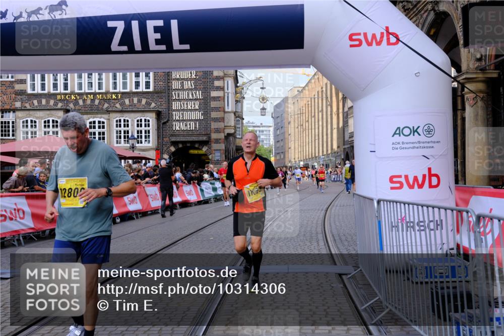 13.09.2026 - 21. swb-Marathon Bremen Tim E. http://msf.ph/oto/10314306 13.09.2026 10:55:05 Ziel 10589, 10608, 10646, 10704, 10901, 11040, 11174, 11569, 11874, 11889, 12313, 12519, 12800, 13526, 13592 meine-sportfotos.de