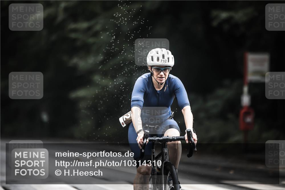 13.09.2026 - Stadtparktriathlon H.Heesch http://msf.ph/oto/10314310 13.09.2026 11:49:27 Radfahren 732, 770, 810, 879 meine-sportfotos.de