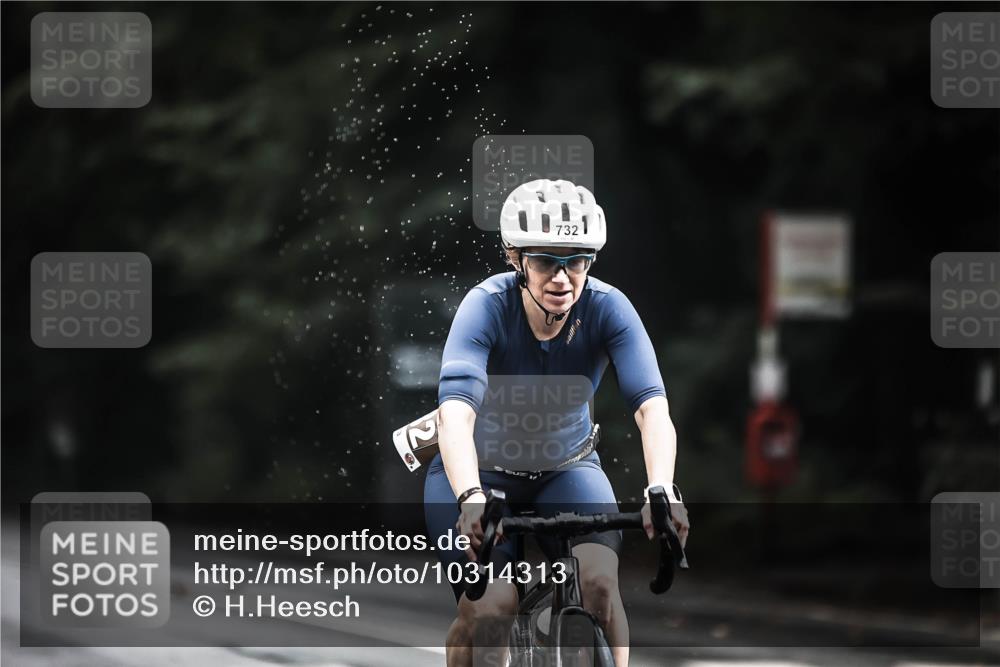13.09.2026 - Stadtparktriathlon H.Heesch http://msf.ph/oto/10314313 13.09.2026 11:49:27 Radfahren 732, 770, 810, 879 meine-sportfotos.de