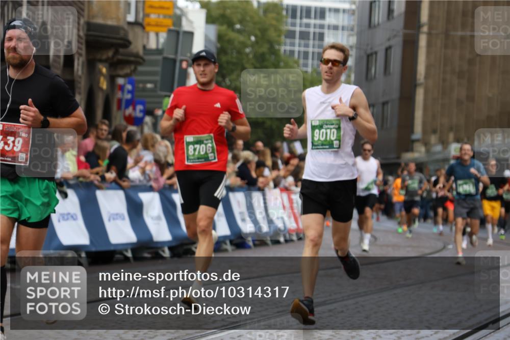 13.09.2026 - 21. swb-Marathon Bremen Strokosch-Dieckow http://msf.ph/oto/10314317 13.09.2026 13:05:47 Ziel 439, 3242, 3271, 3365, 5092, 5199, 5725, 6579, 7141, 9273, 681, 1745, 3297, 3520, 4712, 5803, 6058, 7399, 8334, 8706, 8877, 8983, 9010, 9429, 9918 meine-sportfotos.de