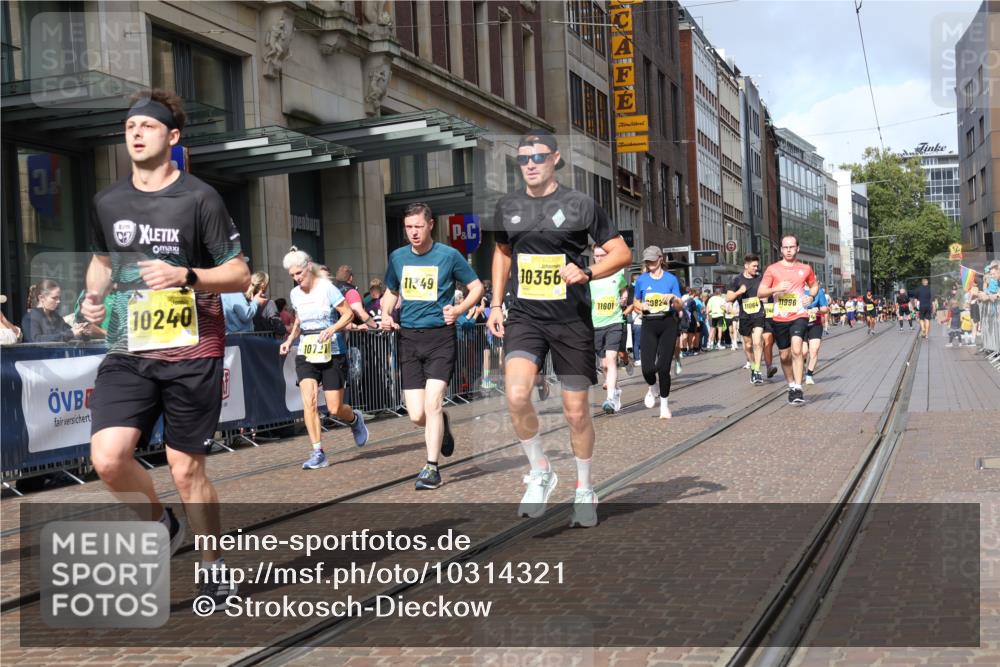13.09.2026 - 21. swb-Marathon Bremen Strokosch-Dieckow http://msf.ph/oto/10314321 13.09.2026 10:56:30 Ziel 10372, 10408, 10486, 10540, 10610, 10721, 10771, 10824, 10888, 10936, 11000, 11064, 11079, 11328, 11349, 11474, 11601, 11872, 11911, 11946, 11996, 12284, 12434, 10184, 10211, 10240, 10246, 10322, 10356, 10443, 10670, 10675, 10699, 10844, 10960, 11069, 11256, 11280, 11317, 11407, 11570, 11693, 11782, 11795, 11844, 11855, 11871, 11911, 11996, 12452, 12543 meine-sportfotos.de