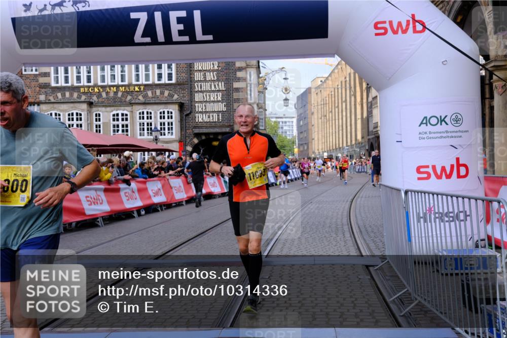 13.09.2026 - 21. swb-Marathon Bremen Tim E. http://msf.ph/oto/10314336 13.09.2026 10:55:05 Ziel 10589, 10608, 10646, 10704, 10901, 11040, 11174, 11569, 11874, 11889, 12313, 12519, 12800, 13526, 13592 meine-sportfotos.de