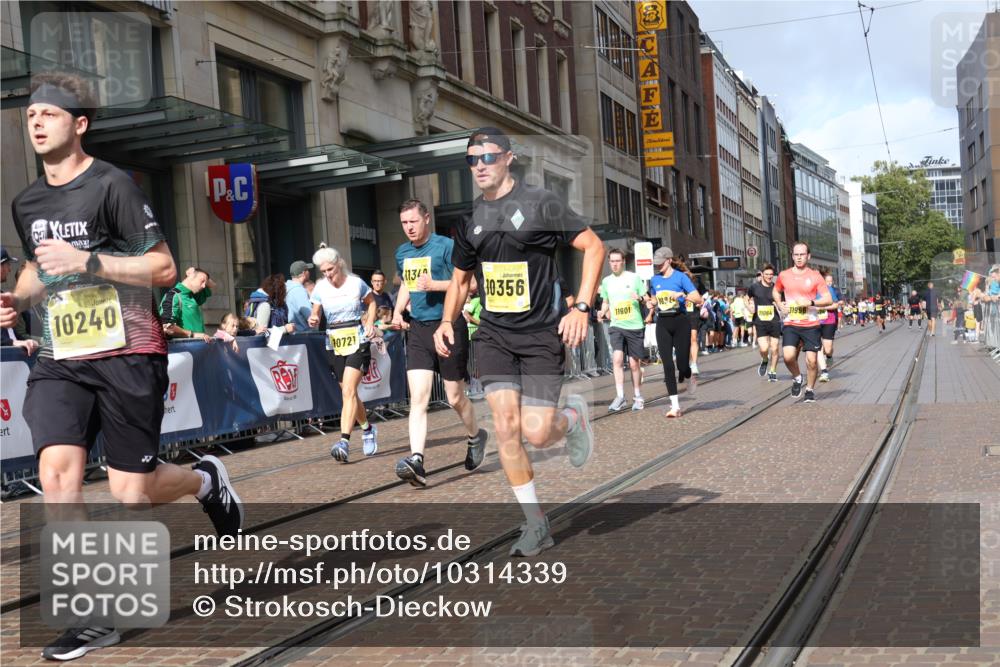 13.09.2026 - 21. swb-Marathon Bremen Strokosch-Dieckow http://msf.ph/oto/10314339 13.09.2026 10:56:31 Ziel 10372, 10408, 10486, 10540, 10610, 10721, 10771, 10824, 10888, 10936, 11000, 11064, 11079, 11328, 11349, 11474, 11601, 11872, 11946, 12284, 12434, 10184, 10211, 10240, 10246, 10322, 10356, 10443, 10670, 10675, 10699, 10844, 11069, 11256, 11280, 11317, 11349, 11407, 11570, 11693, 11782, 11795, 11844, 11855, 11871, 11911, 11996, 12452, 12543 meine-sportfotos.de