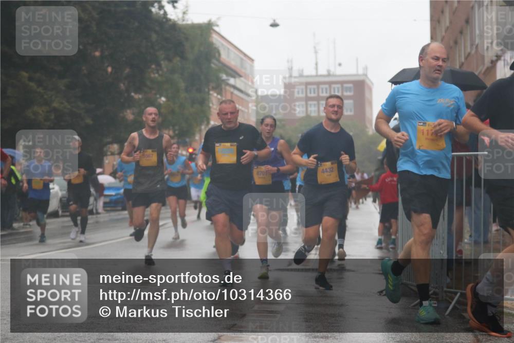 13.09.2026 - Kiel Lauf Markus Tischler http://msf.ph/oto/10314366 13.09.2026 10:42:37 Fleethörn 5567, 8701, 4432, 11 meine-sportfotos.de