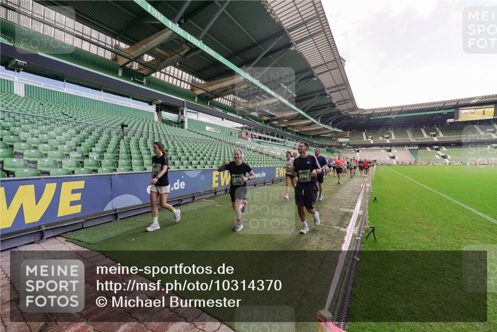 13.09.2026 - 21. swb-Marathon Bremen Michael Burmester http://msf.ph/oto/10314370 13.09.2026 13:09:52 Laufen im Stadion 164, 383, 391, 448, 532, 549, 563, 625, 813, 869, 898, 1025, 1072, 1124, 1150, 1180, 1398, 1559, 1738, 1855, 1867, 1880, 1894, 1967, 2202, 2208, 2232, 2243, 2268, 2284, 2339, 2342, 2380, 2413, 2429, 2441, 2467, 2471, 2525, 2530, 2553, 2573, 2594, 2654, 2682, 2692, 2714, 2717, 2785, 2819, 2823, 2841, 2897, 2920, 2930, 2931, 2932, 2941, 3032, 3063, 3086, 3089, 3122, 3208, 3291, 3316, 3327, 3333, 3370, 3398, 3410, 3437, 3707, 3769, 3857, 109 meine-sportfotos.de