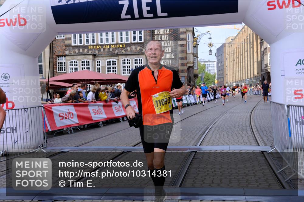 13.09.2026 - 21. swb-Marathon Bremen Tim E. http://msf.ph/oto/10314381 13.09.2026 10:55:06 Ziel 10589, 10608, 10646, 10704, 10901, 11040, 11174, 11569, 11874, 11889, 12313, 12519, 12800, 13526, 13592 meine-sportfotos.de