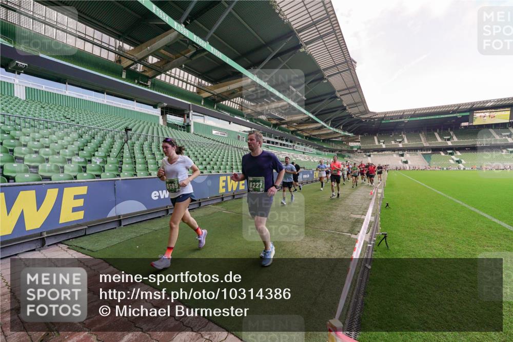 13.09.2026 - 21. swb-Marathon Bremen Michael Burmester http://msf.ph/oto/10314386 13.09.2026 13:09:54 Laufen im Stadion 164, 383, 391, 448, 532, 549, 563, 625, 813, 869, 898, 1025, 1072, 1124, 1150, 1180, 1398, 1559, 1738, 1855, 1867, 1880, 1894, 1967, 2202, 2208, 2232, 2243, 2268, 2284, 2333, 2339, 2342, 2380, 2413, 2429, 2432, 2441, 2467, 2471, 2525, 2530, 2553, 2573, 2594, 2654, 2682, 2692, 2714, 2717, 2785, 2819, 2823, 2841, 2897, 2920, 2930, 2931, 2932, 2941, 3032, 3063, 3086, 3089, 3122, 3208, 3291, 3316, 3327, 3333, 3370, 3398, 3410, 3437, 3470, 3707, 3769, 3857, 109 meine-sportfotos.de