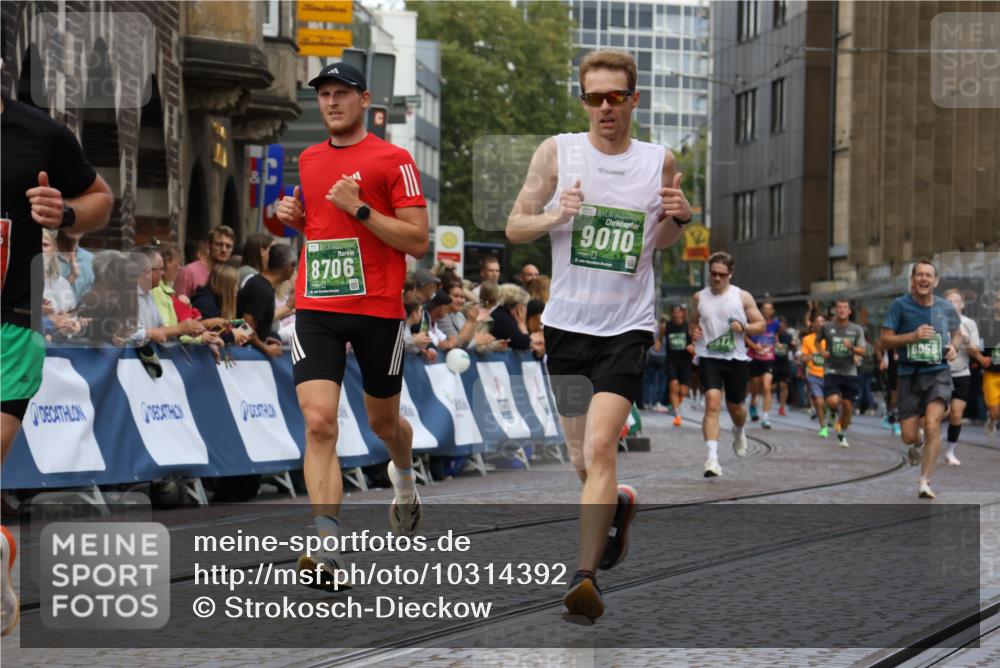 13.09.2026 - 21. swb-Marathon Bremen Strokosch-Dieckow http://msf.ph/oto/10314392 13.09.2026 13:05:48 Ziel 439, 1562, 3242, 3271, 3365, 5092, 5199, 5725, 6579, 7141, 9273, 681, 1745, 3297, 3520, 4712, 5803, 6058, 7399, 8334, 8706, 8877, 8983, 9010, 9429, 9918 meine-sportfotos.de