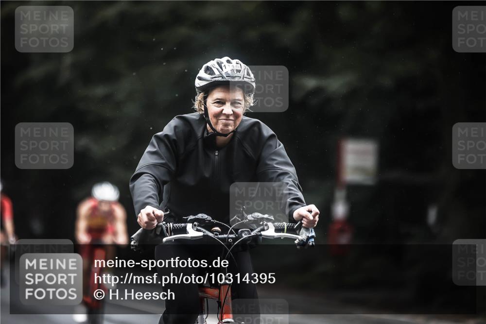 13.09.2026 - Stadtparktriathlon H.Heesch http://msf.ph/oto/10314395 13.09.2026 12:56:53 Radfahren 1083, 1109, 1115, 1163, 1205, 1231, 1272, 1386 meine-sportfotos.de
