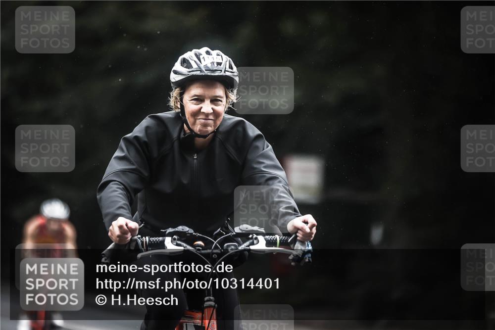 13.09.2026 - Stadtparktriathlon H.Heesch http://msf.ph/oto/10314401 13.09.2026 12:56:53 Radfahren 1083, 1109, 1115, 1163, 1205, 1231, 1272, 1386 meine-sportfotos.de