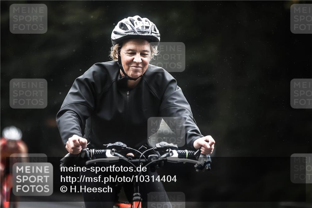 13.09.2026 - Stadtparktriathlon H.Heesch http://msf.ph/oto/10314404 13.09.2026 12:56:53 Radfahren 1083, 1109, 1115, 1163, 1205, 1231, 1272, 1386 meine-sportfotos.de