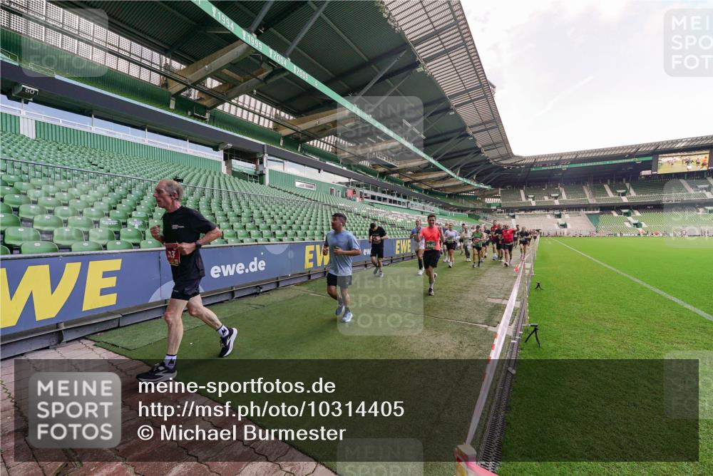13.09.2026 - 21. swb-Marathon Bremen Michael Burmester http://msf.ph/oto/10314405 13.09.2026 13:09:56 Laufen im Stadion 164, 383, 391, 448, 532, 549, 563, 625, 813, 869, 898, 1025, 1072, 1124, 1150, 1180, 1398, 1738, 1855, 1867, 1880, 1894, 1967, 2202, 2208, 2232, 2243, 2268, 2284, 2333, 2339, 2342, 2380, 2413, 2429, 2432, 2441, 2467, 2471, 2525, 2530, 2553, 2573, 2594, 2654, 2682, 2692, 2714, 2717, 2785, 2819, 2823, 2841, 2897, 2920, 2930, 2931, 2932, 2941, 3032, 3063, 3086, 3089, 3122, 3208, 3291, 3316, 3327, 3333, 3370, 3398, 3410, 3437, 3470, 3707, 3769, 3857, 109 meine-sportfotos.de