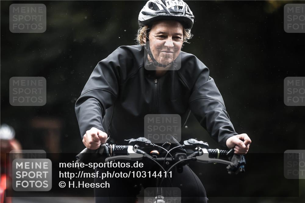 13.09.2026 - Stadtparktriathlon H.Heesch http://msf.ph/oto/10314411 13.09.2026 12:56:53 Radfahren 1083, 1109, 1115, 1163, 1205, 1231, 1272, 1386 meine-sportfotos.de