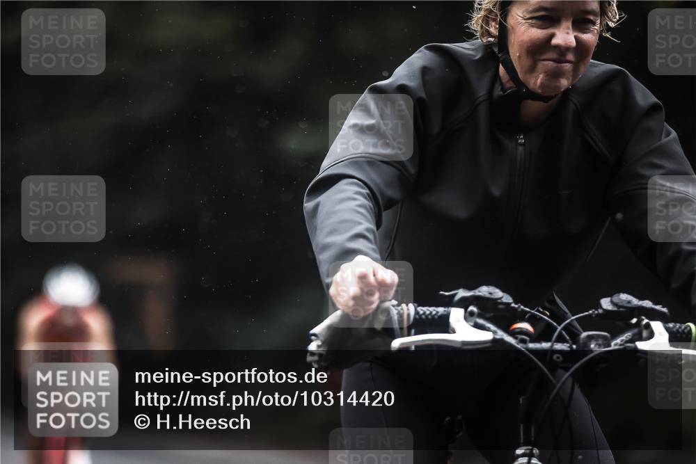 13.09.2026 - Stadtparktriathlon H.Heesch http://msf.ph/oto/10314420 13.09.2026 12:56:53 Radfahren 1083, 1109, 1115, 1163, 1205, 1231, 1272, 1386 meine-sportfotos.de