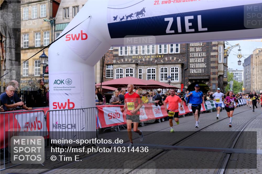 13.09.2026 - 21. swb-Marathon Bremen Tim E. http://msf.ph/oto/10314436 13.09.2026 10:55:10 Ziel 10589, 10646, 10901, 11040, 11174, 11569, 11620, 11860, 11889, 11976, 12313, 12800, 13592 meine-sportfotos.de