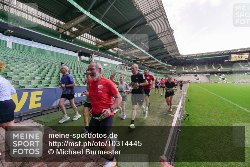 13.09.2026 - 21. swb-Marathon Bremen Michael Burmester http://msf.ph/oto/10314445 13.09.2026 13:10:00 Laufen im Stadion 164, 383, 391, 448, 532, 549, 563, 581, 625, 813, 869, 898, 1025, 1072, 1150, 1180, 1398, 1738, 1855, 1867, 1880, 1894, 1967, 2202, 2208, 2232, 2243, 2268, 2284, 2333, 2339, 2342, 2380, 2413, 2429, 2432, 2441, 2467, 2471, 2525, 2530, 2553, 2573, 2594, 2654, 2682, 2692, 2714, 2717, 2785, 2819, 2823, 2841, 2897, 2920, 2931, 2932, 2941, 3032, 3063, 3086, 3089, 3122, 3174, 3208, 3291, 3316, 3327, 3333, 3370, 3398, 3410, 3437, 3470, 3707, 3769, 3857, 109 meine-sportfotos.de