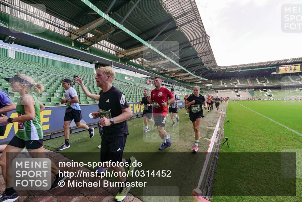 13.09.2026 - 21. swb-Marathon Bremen Michael Burmester http://msf.ph/oto/10314452 13.09.2026 13:10:00 Laufen im Stadion 164, 383, 391, 448, 532, 549, 563, 581, 625, 813, 869, 898, 1025, 1072, 1150, 1180, 1398, 1738, 1855, 1867, 1880, 1894, 1967, 2202, 2208, 2232, 2243, 2268, 2284, 2333, 2339, 2342, 2380, 2413, 2429, 2432, 2441, 2467, 2471, 2525, 2530, 2553, 2573, 2594, 2654, 2682, 2692, 2714, 2717, 2785, 2819, 2823, 2841, 2897, 2920, 2931, 2932, 2941, 3032, 3063, 3086, 3089, 3122, 3174, 3208, 3291, 3316, 3327, 3333, 3370, 3398, 3410, 3437, 3470, 3707, 3769, 3857, 109 meine-sportfotos.de