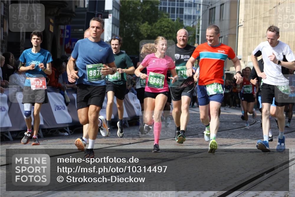 13.09.2026 - 21. swb-Marathon Bremen Strokosch-Dieckow http://msf.ph/oto/10314497 13.09.2026 13:24:24 Ziel 102, 342, 776, 909, 1199, 2210, 2370, 2517, 2967, 3044, 3372, 5012, 5104, 5146, 5208, 5257, 5397, 5481, 5623, 5928, 6105, 6772, 7059, 7094, 7105, 7357, 7761, 8051, 8052, 8082, 8179, 9087, 9916, 10059, 13007, 13219, 789, 790, 1582, 3375, 3524, 3994, 5572, 5668, 5669, 5953, 6080, 7568, 8310, 8636, 8784, 8881, 9264, 9676, 10069, 10071, 10097 meine-sportfotos.de