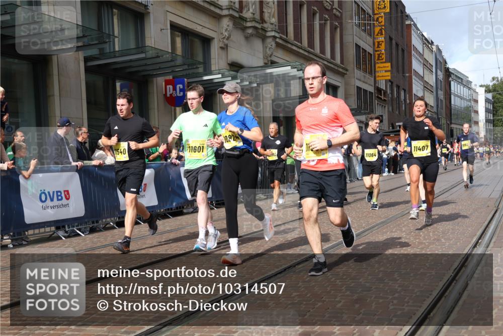 13.09.2026 - 21. swb-Marathon Bremen Strokosch-Dieckow http://msf.ph/oto/10314507 13.09.2026 10:56:33 Ziel 10157, 10372, 10408, 10486, 10540, 10610, 10721, 10771, 10824, 10888, 10936, 11000, 11064, 11079, 11328, 11474, 11601, 11872, 11946, 12032, 12284, 12434, 10184, 10211, 10240, 10322, 10356, 10372, 10443, 10670, 10675, 10699, 10844, 11069, 11256, 11280, 11317, 11349, 11407, 11570, 11693, 11795, 11844, 11855, 11871, 11911, 11996, 12452, 12543 meine-sportfotos.de
