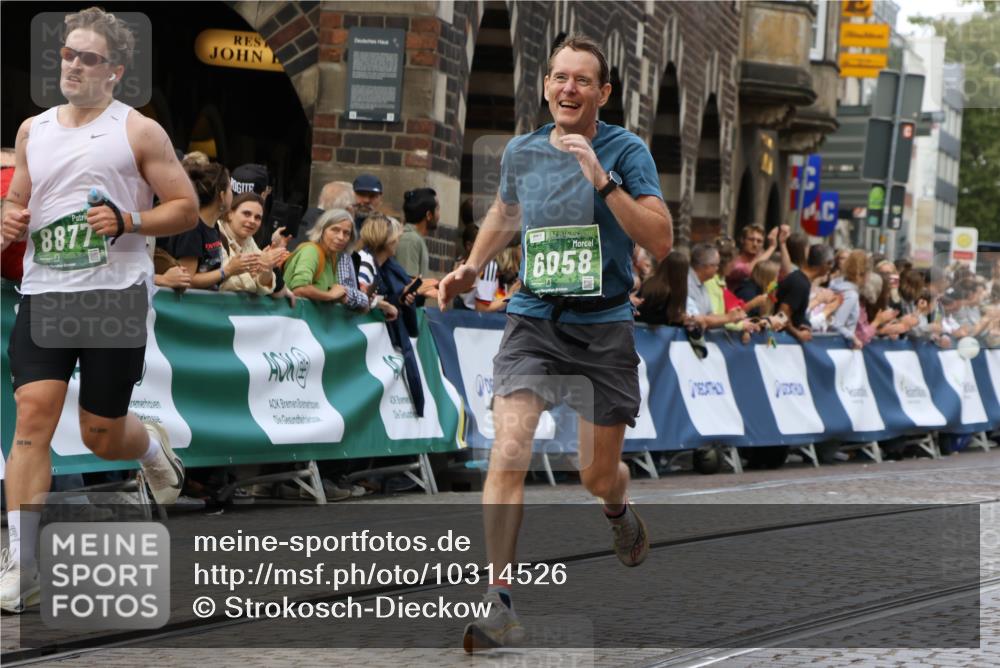 13.09.2026 - 21. swb-Marathon Bremen Strokosch-Dieckow http://msf.ph/oto/10314526 13.09.2026 13:05:53 Ziel 439, 1301, 1562, 1879, 3242, 3271, 5092, 5199, 5725, 6579, 7141, 681, 3297, 3466, 4614, 4712, 5803, 6686, 7399, 8334, 8877, 8983, 9429, 9918 meine-sportfotos.de