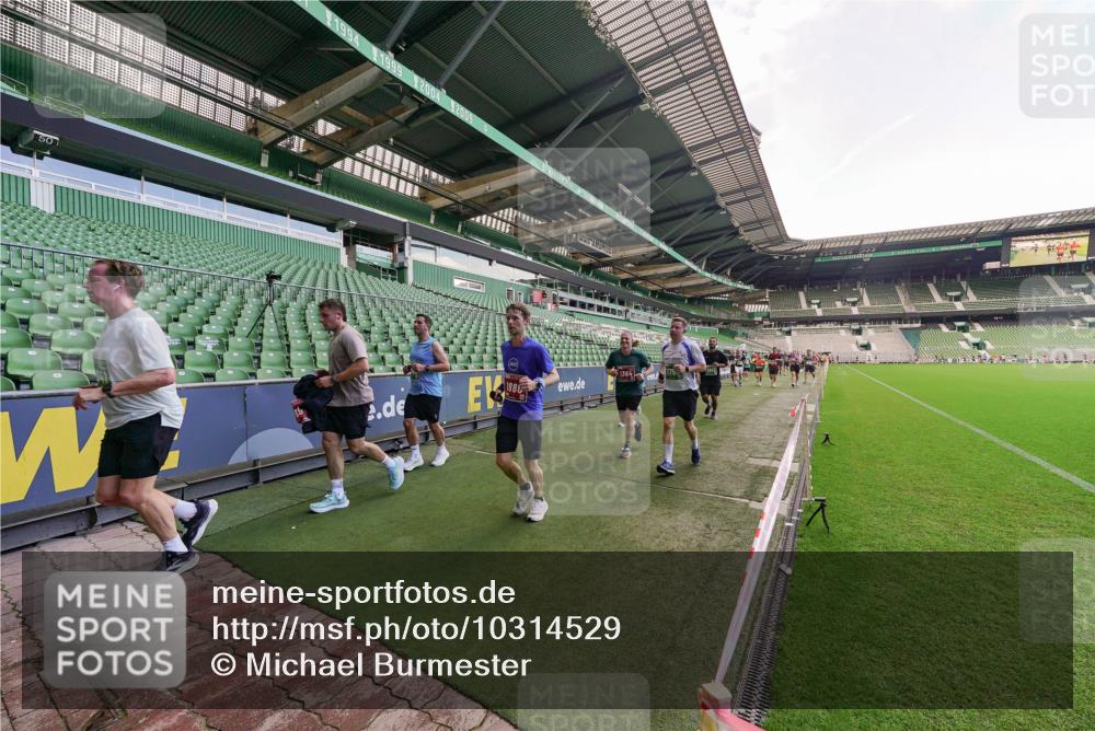 13.09.2026 - 21. swb-Marathon Bremen Michael Burmester http://msf.ph/oto/10314529 13.09.2026 13:10:08 Laufen im Stadion 164, 373, 383, 391, 448, 532, 549, 563, 581, 625, 813, 869, 898, 1025, 1072, 1150, 1180, 1398, 1738, 1855, 1867, 1880, 1894, 1967, 2202, 2208, 2232, 2243, 2268, 2284, 2333, 2339, 2342, 2413, 2429, 2432, 2441, 2471, 2525, 2530, 2553, 2573, 2594, 2654, 2682, 2692, 2714, 2717, 2784, 2785, 2819, 2823, 2920, 2931, 2932, 2941, 3026, 3032, 3063, 3086, 3089, 3122, 3174, 3207, 3208, 3291, 3316, 3327, 3333, 3370, 3398, 3410, 3437, 3470, 3707, 3769, 3857, 109 meine-sportfotos.de