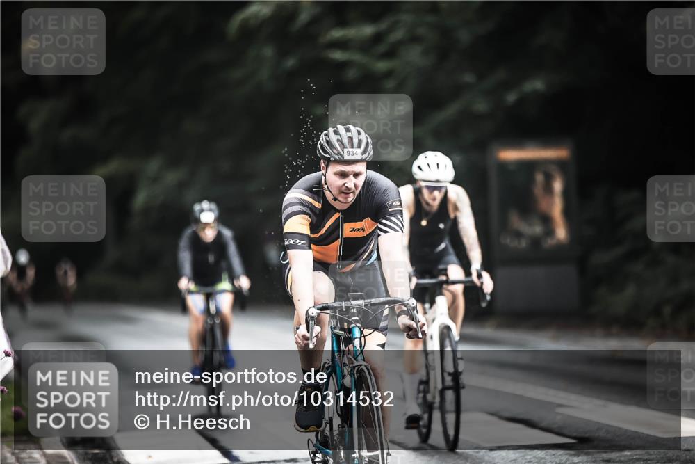 13.09.2026 - Stadtparktriathlon H.Heesch http://msf.ph/oto/10314532 13.09.2026 11:49:47 Radfahren 712, 802, 934 meine-sportfotos.de
